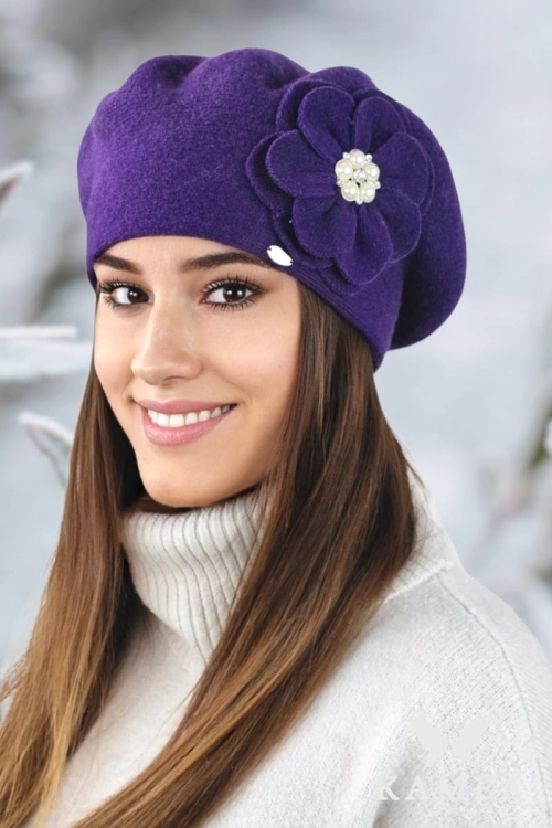 Kalia beret damski Kamea zimowy, kwiatowy motyw, 80% wełny, rozmiar uniwersalny 54–60 cm, kolor fioletowy