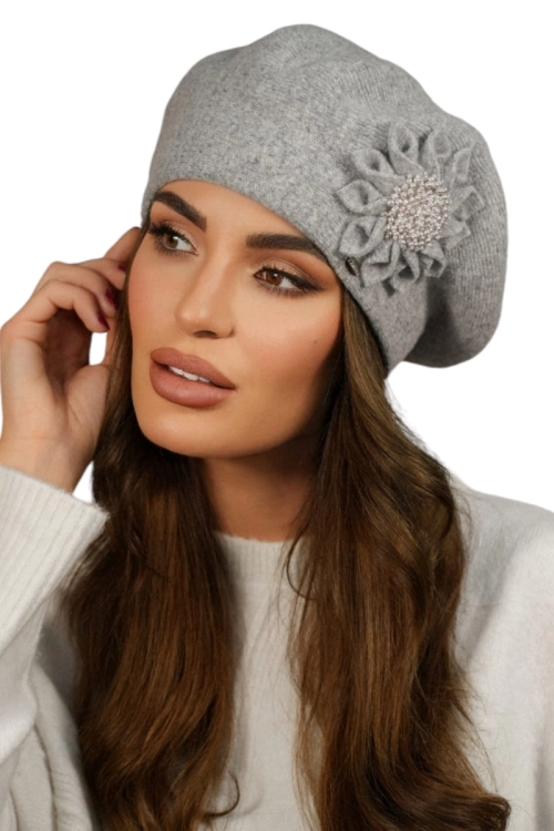 Peonia beret damski Kamea zimowy, kwiatowy motyw, 80% wełny, rozmiar uniwersalny 54–60 cm, kolor szary