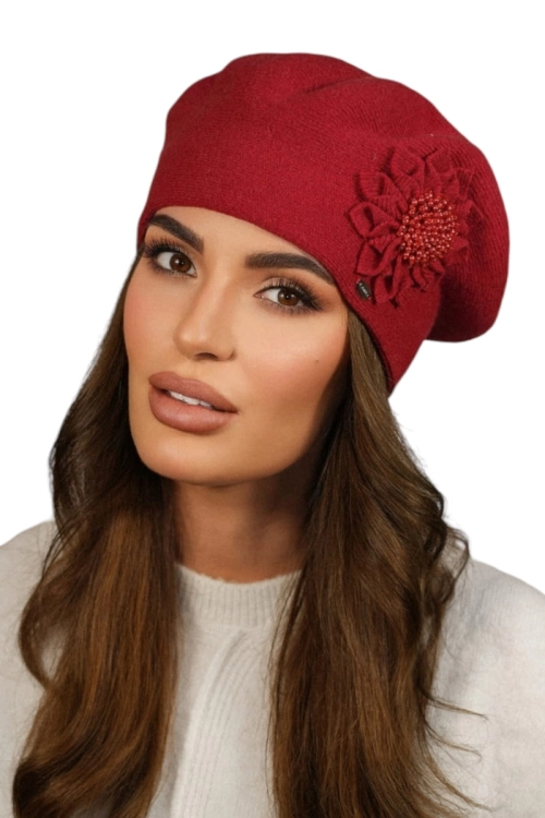 Peonia beret damski Kamea zimowy, kwiatowy motyw, 80% wełny, rozmiar uniwersalny 54–60 cm, kolor czerwony