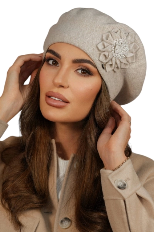 Peonia beret damski Kamea zimowy, 80% wełny, rozmiar uniwersalny 54–60 cm, kolor jasny beżowy