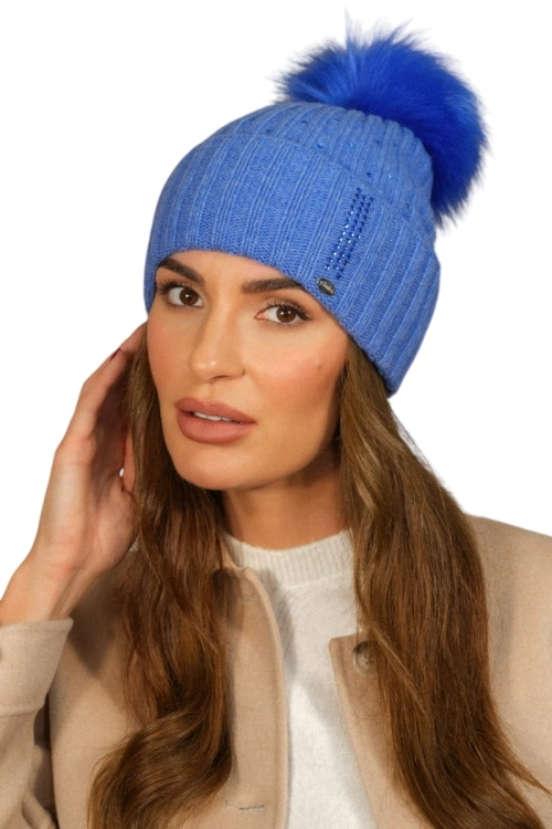 Nila czapka damska Kamea zimowa, z pomponem, prążkowany splot, z kryształkami, 80% wełny, rozmiar uniwersalny 54–60 cm, kolor niebieski