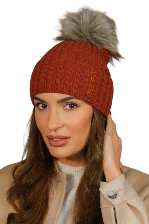Nila czapka damska Kamea zimowa, z pomponem, prążkowany splot, z kryształkami, 80% wełny, rozmiar uniwersalny 54–60 cm, kolor rudy
