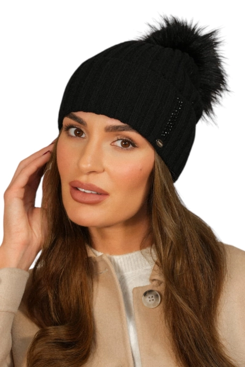 Nila czapka damska Kamea zimowa, z pomponem, prążkowany splot, z kryształkami, 80% wełny, rozmiar uniwersalny 54–60 cm, kolor czarny