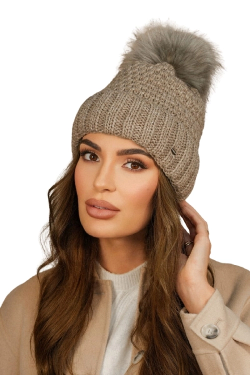 Furja Z Eco Pomponem czapka damska Kamea zimowa, z polarową podszewką, rozmiar uniwersalny 54–60 cm, kolor cappuccino