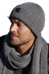 martin-czapka-07 Komplet męski — elastyczny ściągacz grafitowej czapki i szalika, zbliżenie faktury