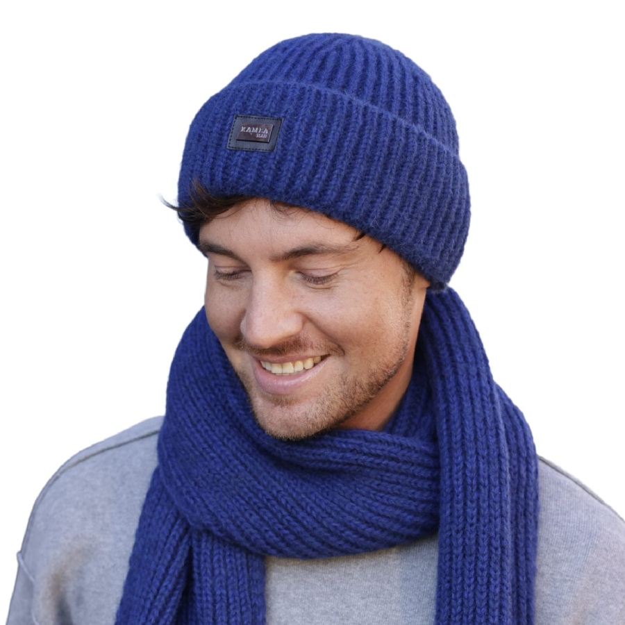 MARTIN-12 Komplet męski — elastyczny ściągacz granatowej czapki i szalika, zbliżenie faktury