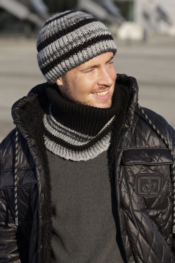 ISU-08 Czapka męska – brak podszewki, gruby prążek, zbliżenie faktury