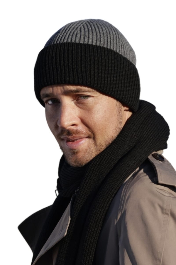 leon-08 Czapka męska – prążkowana faktura, brak podszewki, zbliżenie color-block