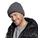 John-07 Grafitowa czapka męska John, prążkowana, bez podszewki, widok z boku