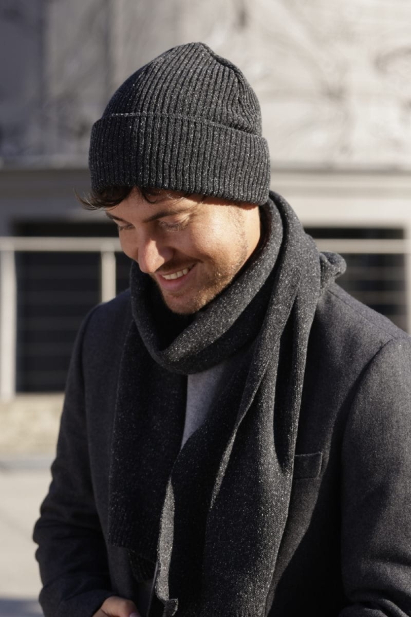 PATRICK-07 Czapka męska Patrick grafitowa, merino z jedwabiem, widok z boku