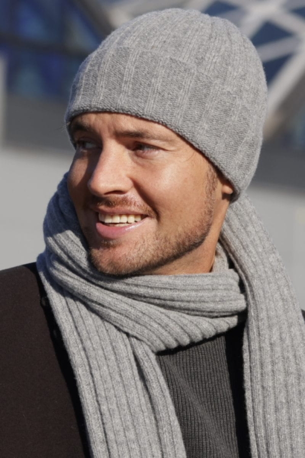 Trevor-06 Czapka męska szara Trevor, prążek, widok z przodu