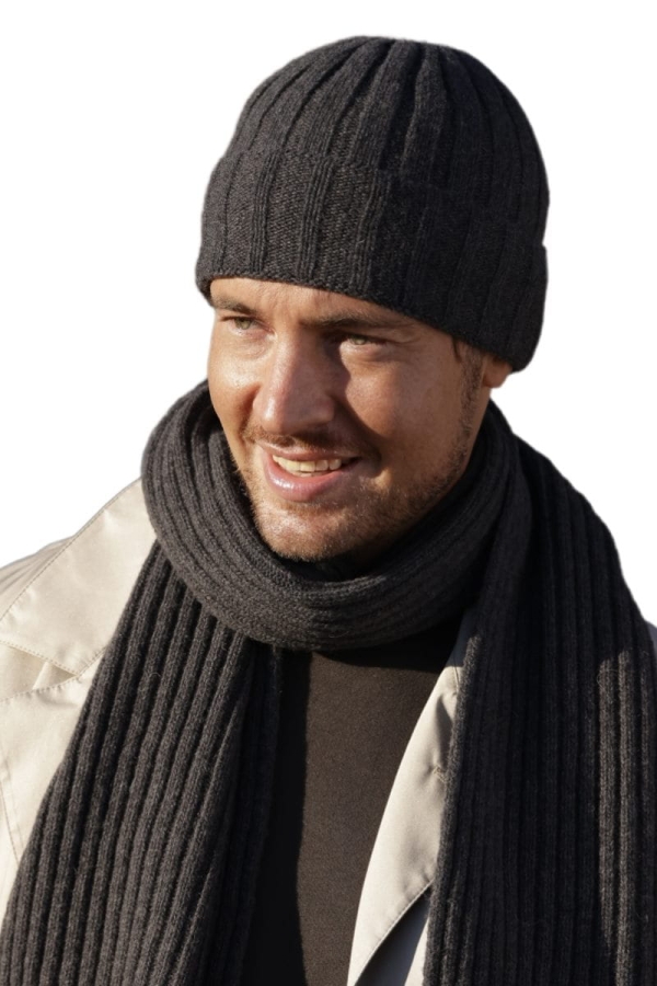 Trevor-07 Komplet męski — faktura prążkowana czapki i szalika w graficie, zbliżenie