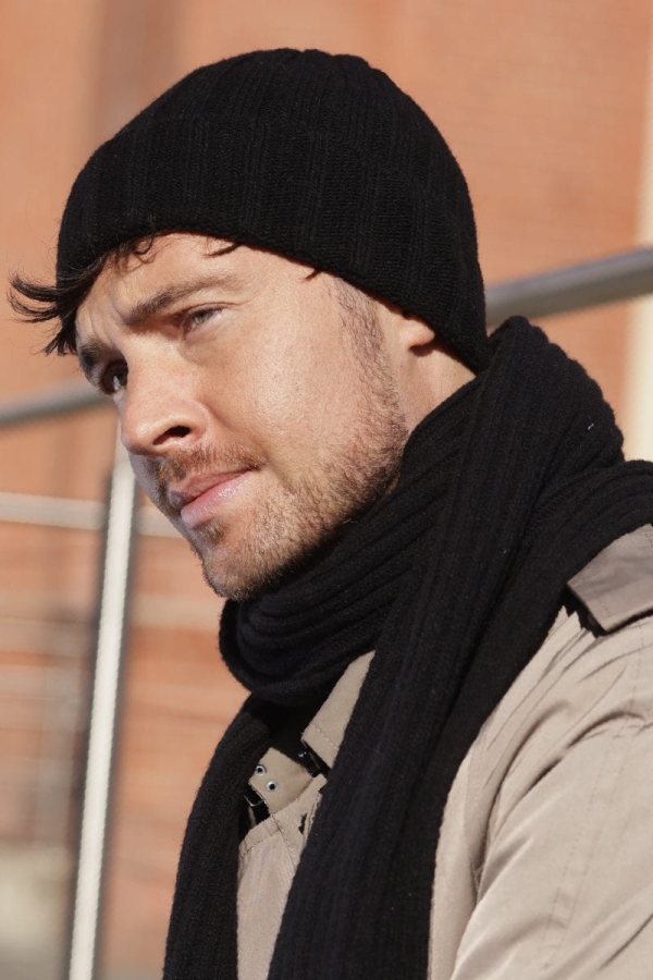 Trevor-08 Czapka męska czarna, splot prążkowany, widok z przodu