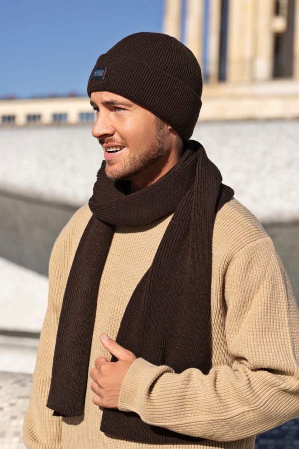 olivier-19 Komplet męski brązowy OLIVER — czapka z mankietem i szalik, prążek, widok z przodu