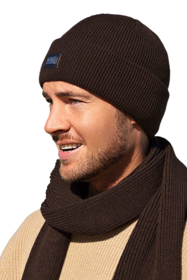 olivier-19 Komplet OLIVER — brązowa czapka dwuwarstwowa i prążkowany szalik, widok z boku
