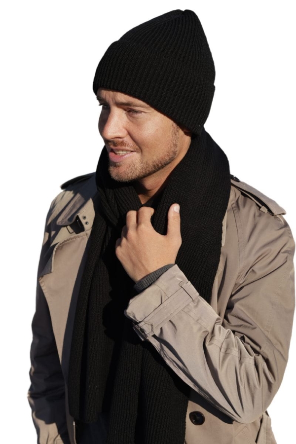 Filip-08 Komplet FILIP — czarna czapka bez podszewki i prążkowany szalik, widok z boku