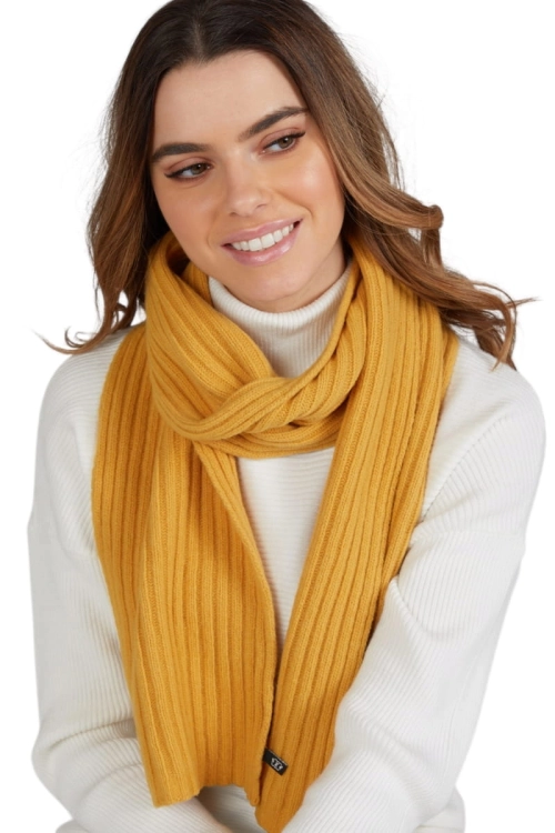 Szalik-04 damski Kamea zimowy, prążkowany splot, 90% wełny, 182 × 21 cm, kolor miodowy